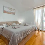 Awesome In Podgradina Ferienhaus