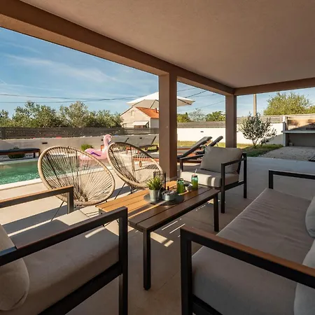 度假居 Awesome In Podgradina *