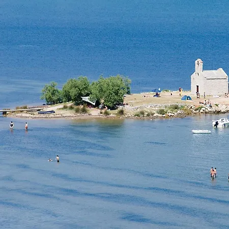 Awesome In Podgradina بيت للعطل